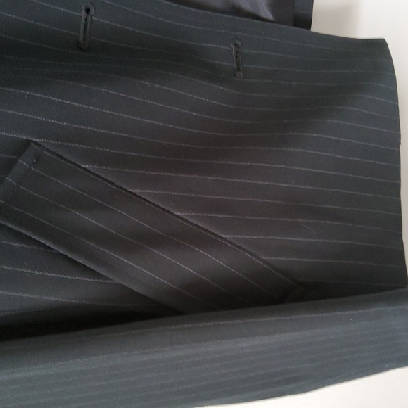 Isaac Mizrahi Black Pin striped jacket Size Medium with gray lining - Picture 3 of 4